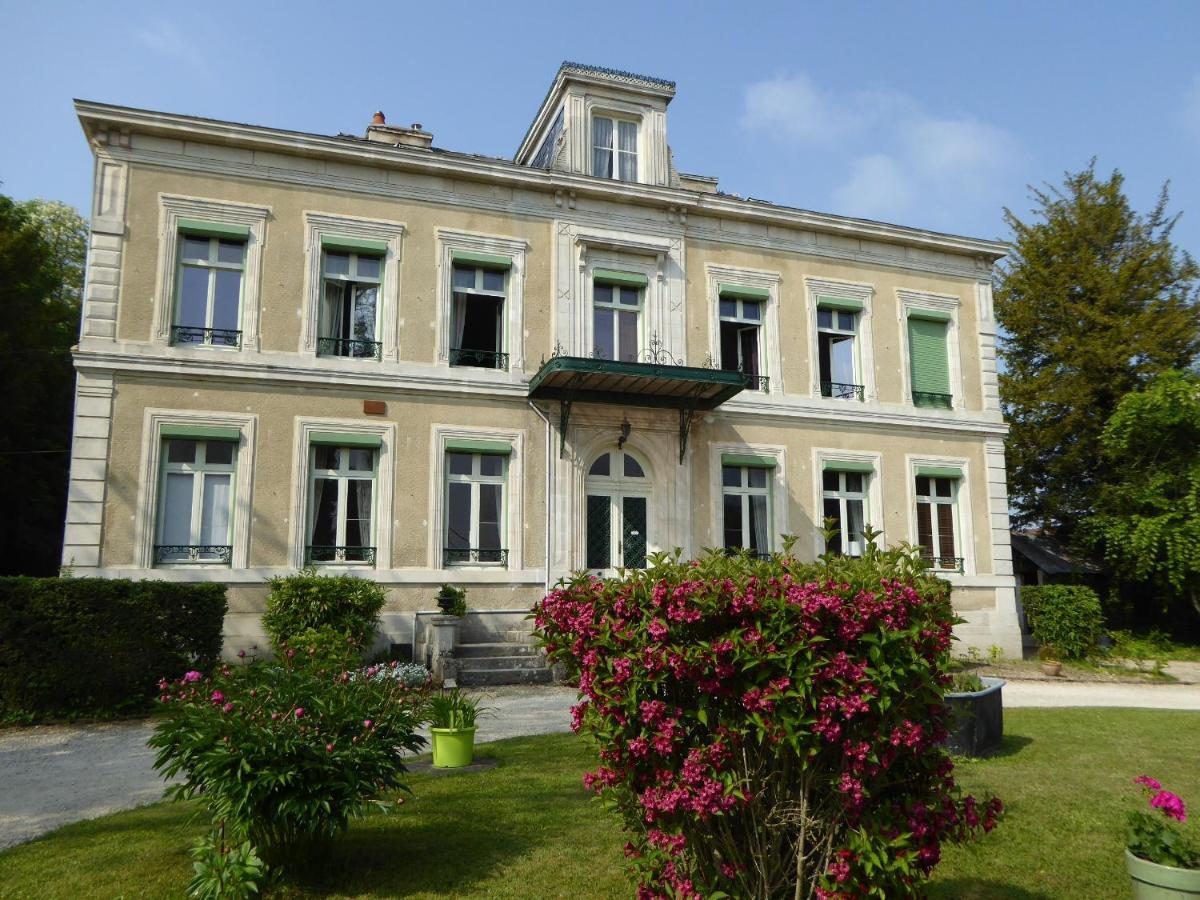 Chateau De Pougy Exteriör bild